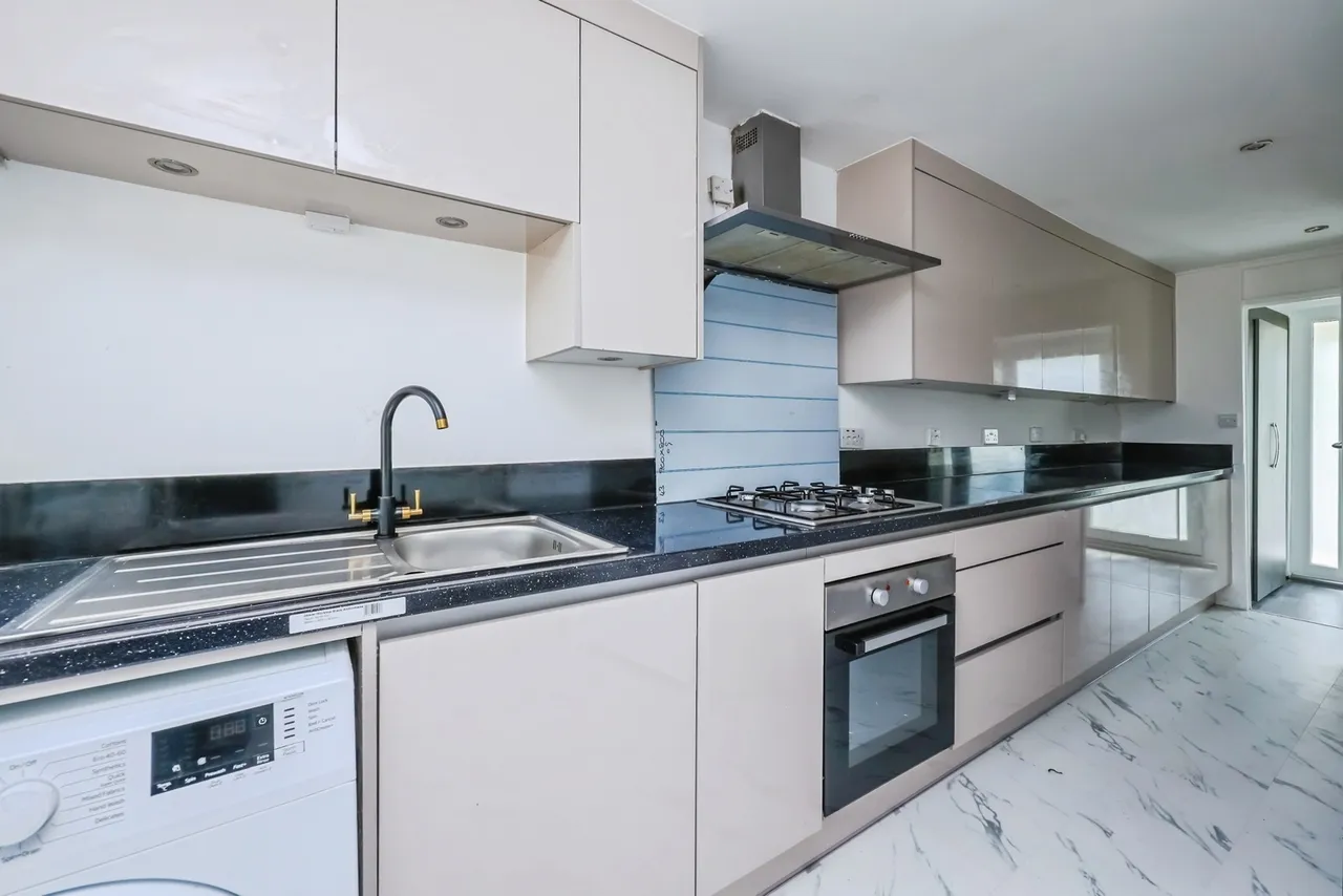 Midhurst Way, Clifton, Nottingham, NG11, photo 3