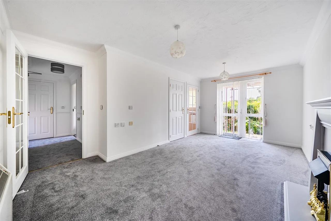 High Street, Portishead, BS20, photo 3