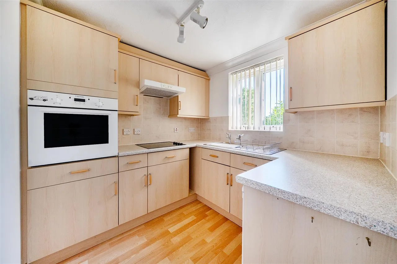 High Street, Portishead, BS20, photo 6