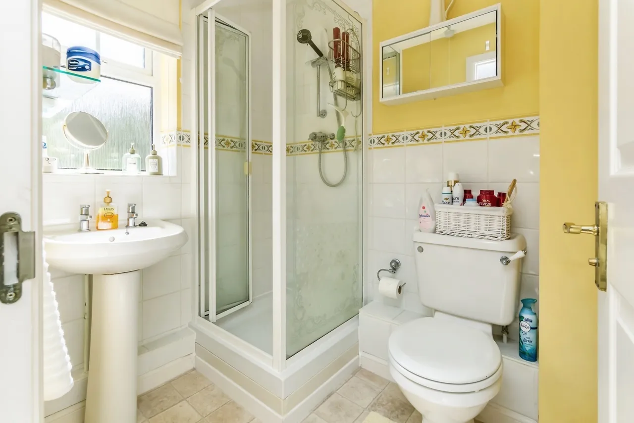 Eothen Close, Caterham, Surrey, ., CR3, photo 8