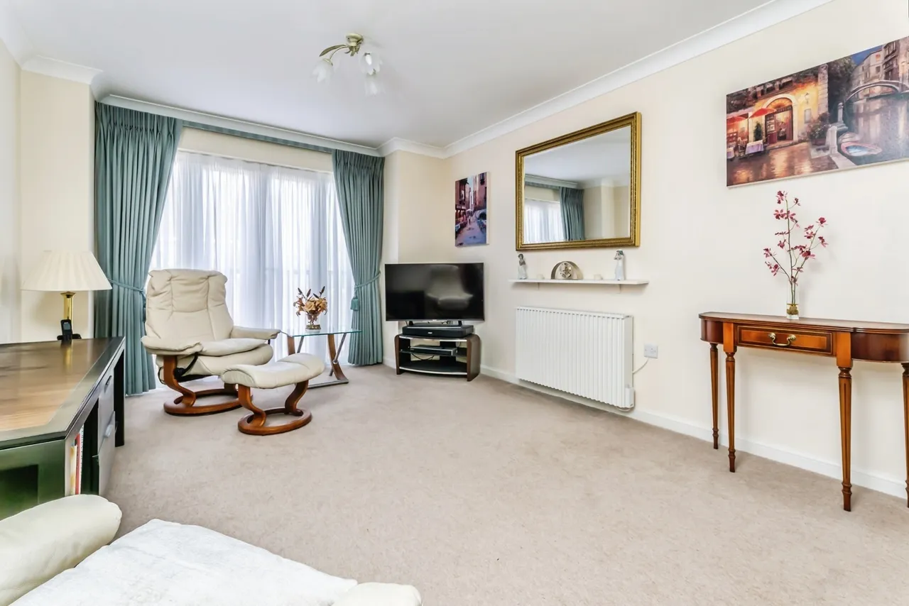 Eothen Close, Caterham, Surrey, ., CR3, photo 14