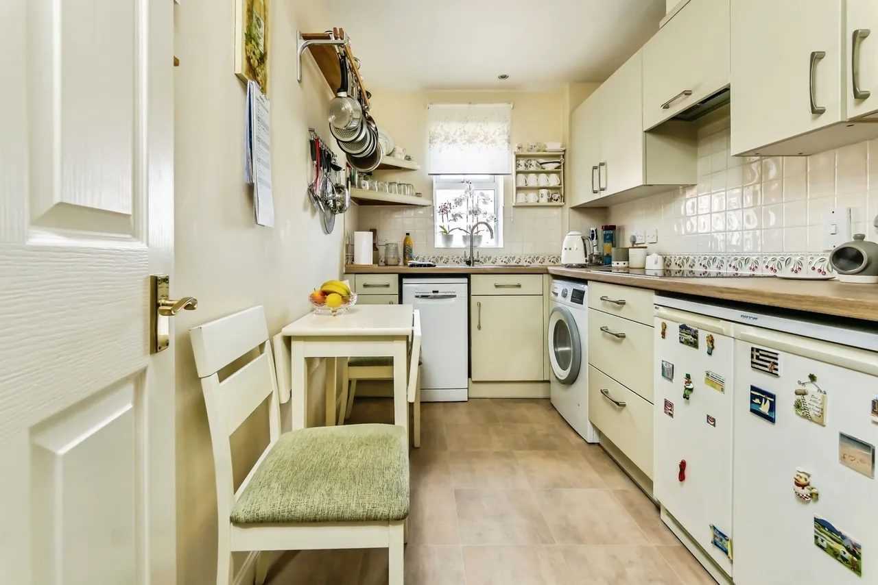 Eothen Close, Caterham, Surrey, ., CR3, photo 7