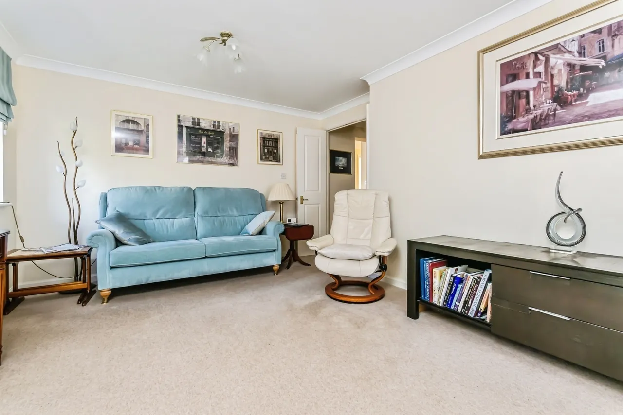 Eothen Close, Caterham, Surrey, ., CR3, photo 4