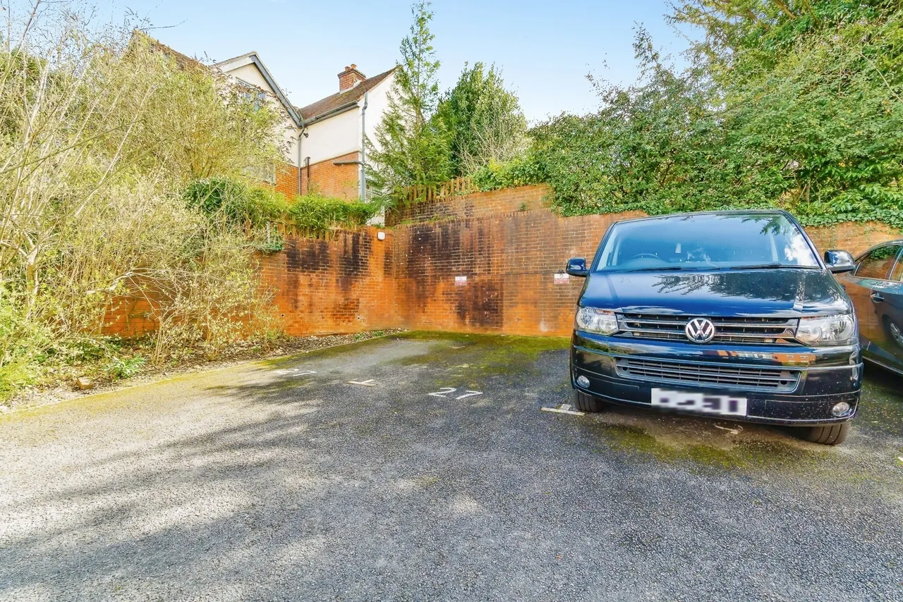 Eothen Close, Caterham, Surrey, ., CR3, photo 11