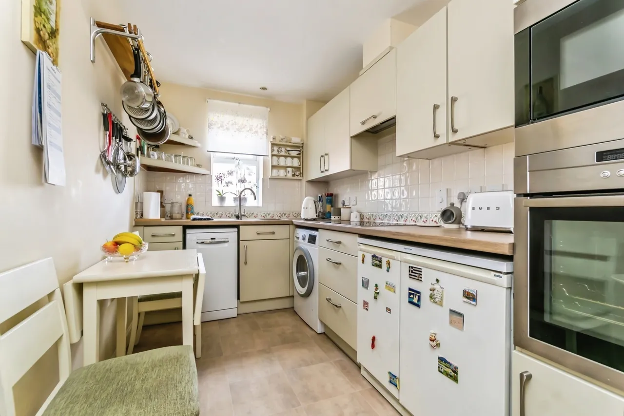 Eothen Close, Caterham, Surrey, ., CR3, photo 3