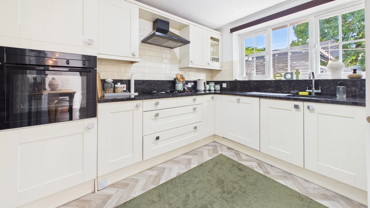 Paddington Way, Morton, photo 3