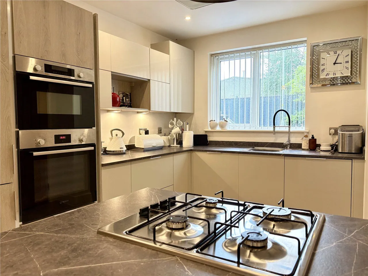 Wellyhole Street, Oldham, OL4, photo 5