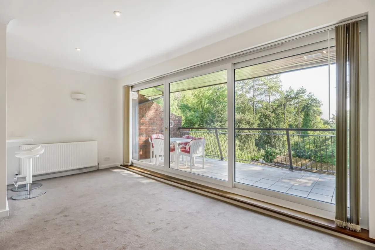 Succombs Place, Warlingham, photo 2