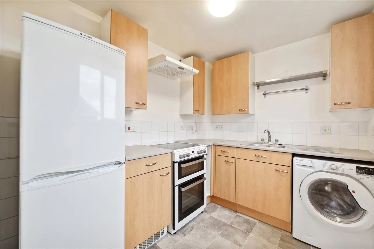 High Street, Brentford, TW8, photo 4