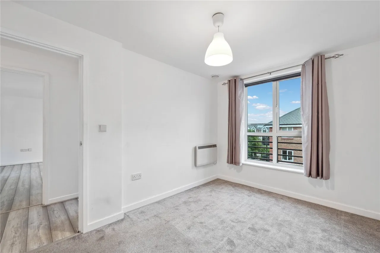 High Street, Brentford, TW8, photo 5