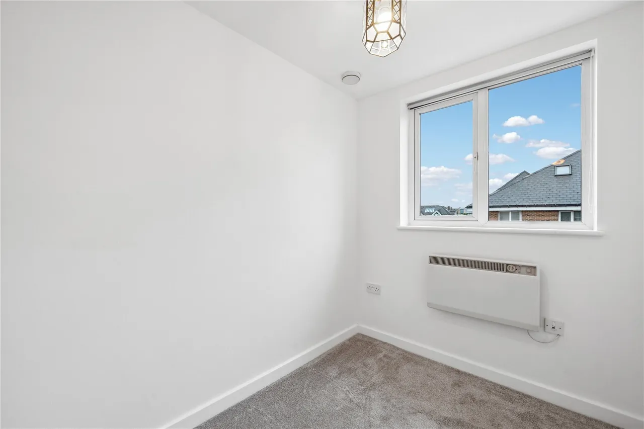 High Street, Brentford, TW8, photo 6