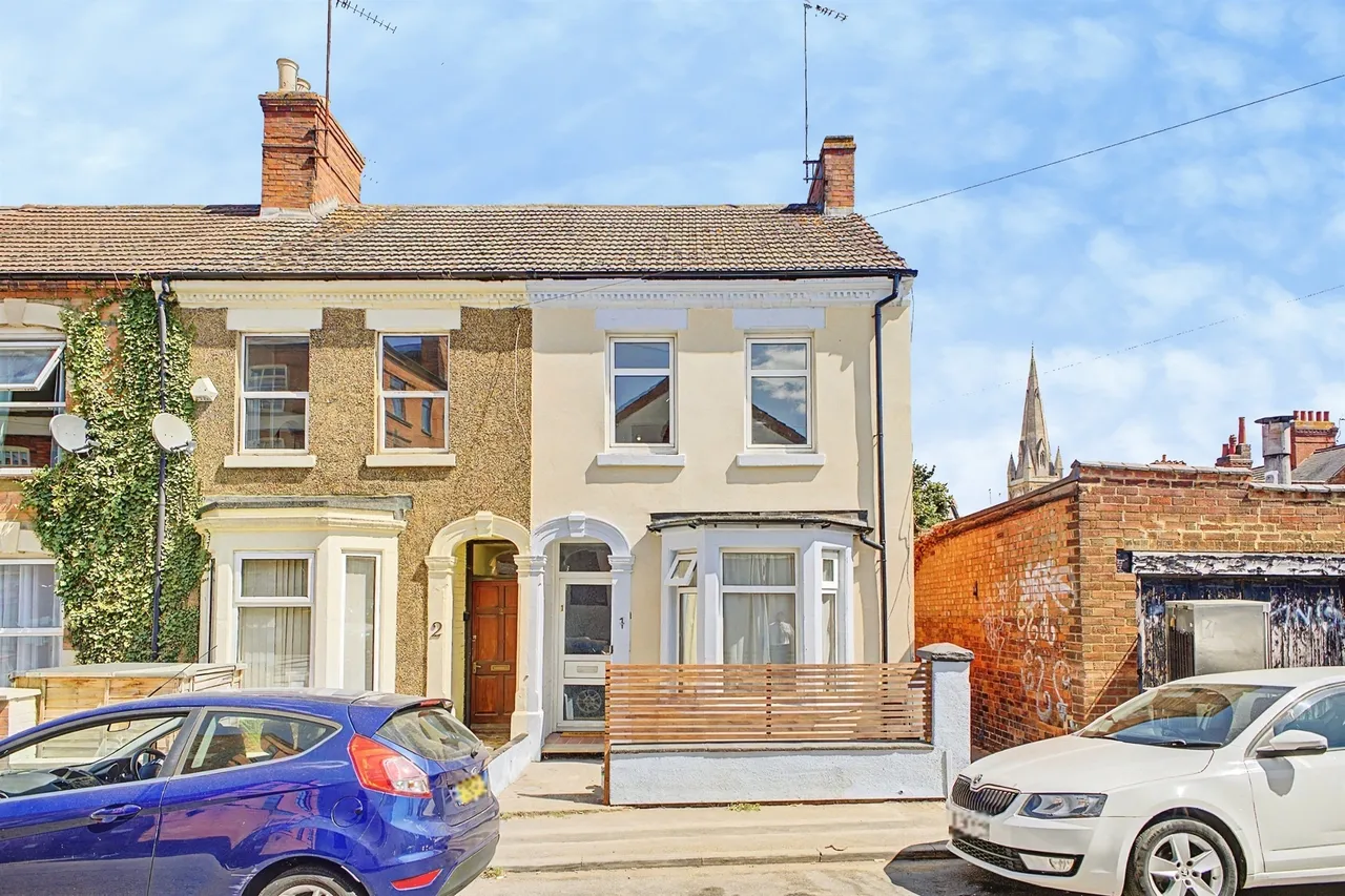 2 bed house for sale — Oliver Street, Northampton
