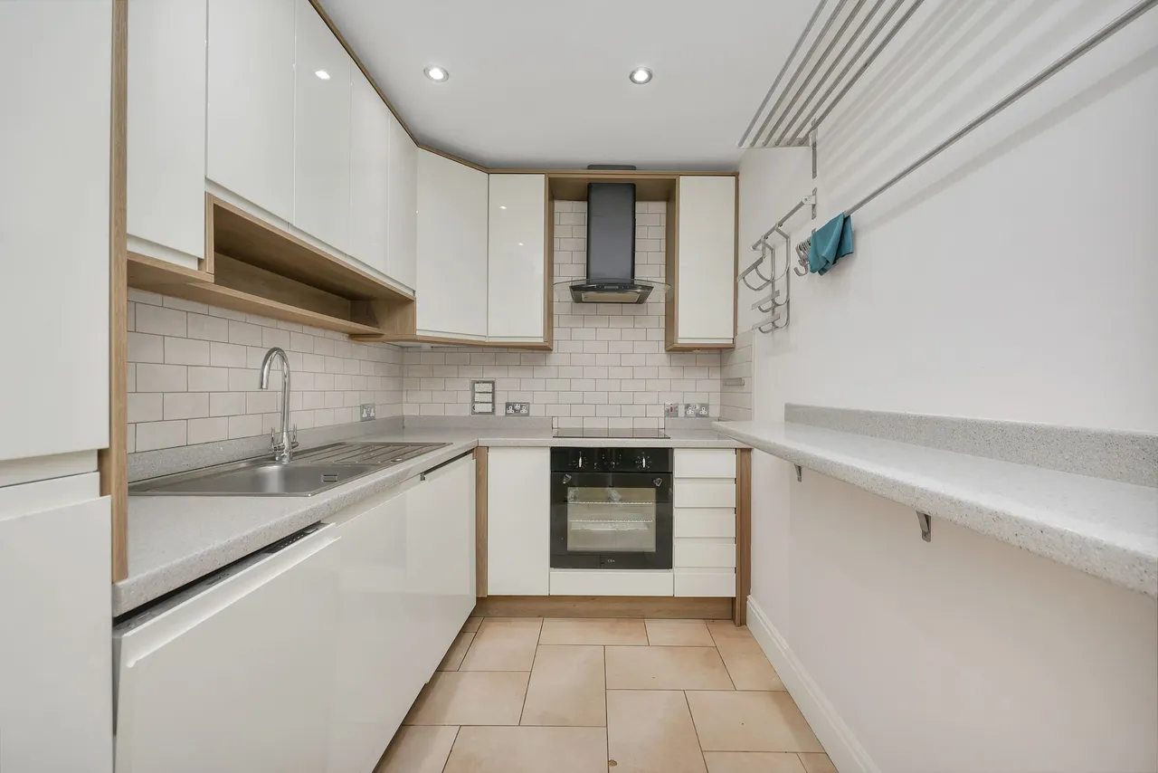Willesden Lane, London, NW2, photo 4