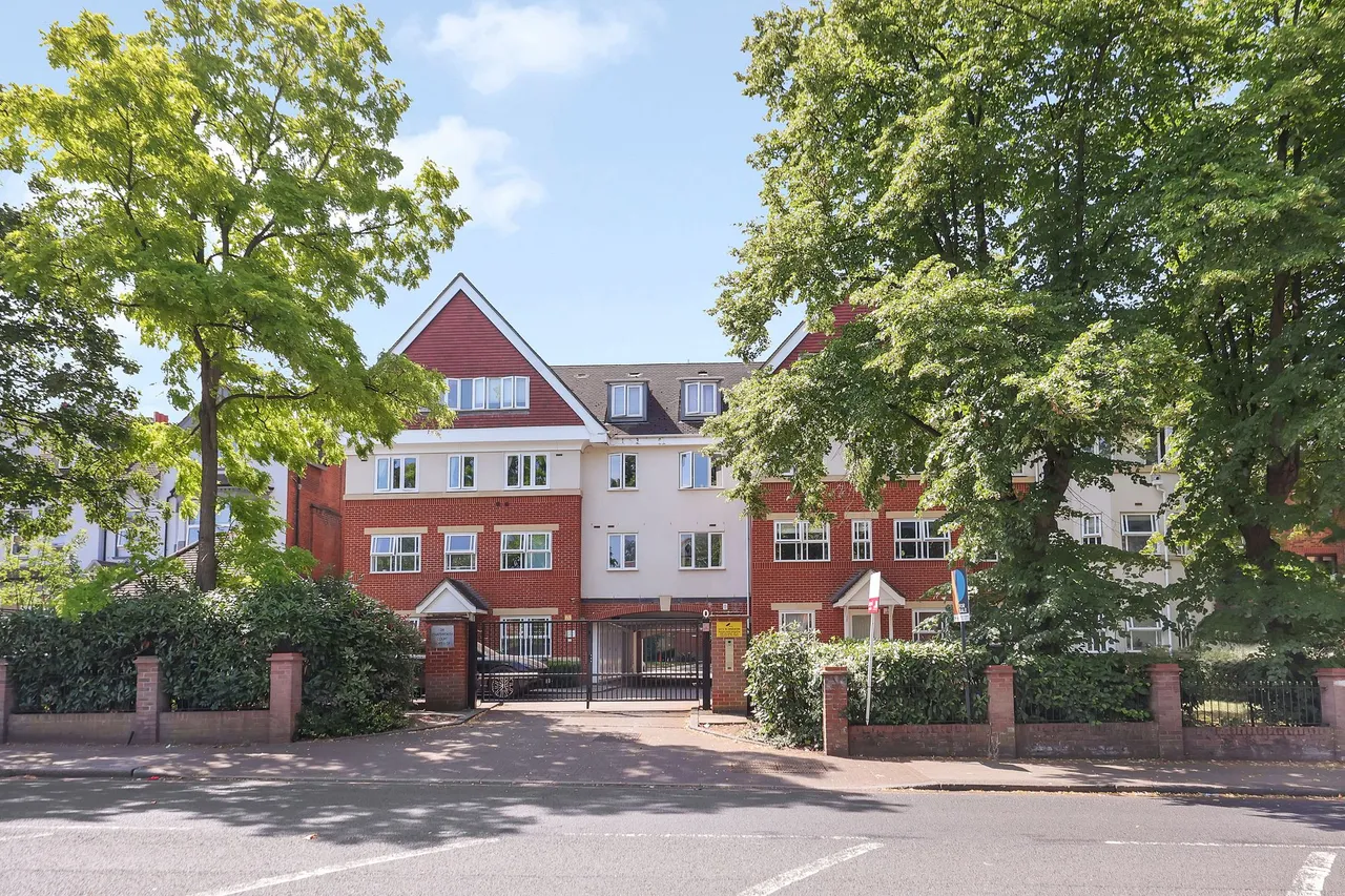 2 bed flat for sale, Willesden Lane, London, NW2