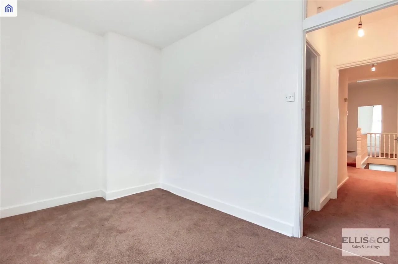 Roundwood Road, London, NW10, photo 11