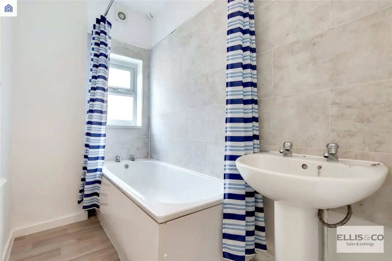 Roundwood Road, London, NW10, photo 2