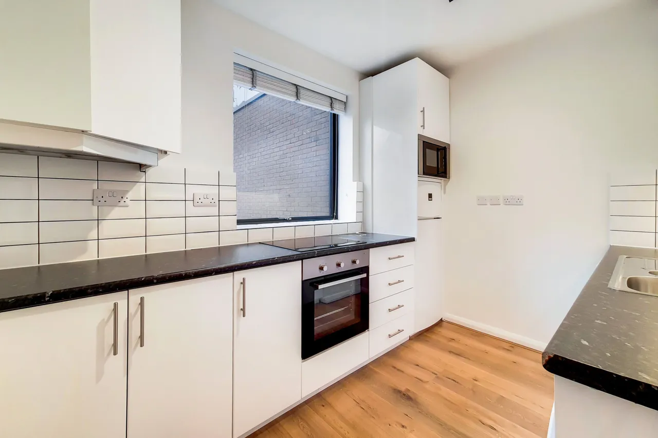 Flat 3, 161 Fulham Road, London, photo 10