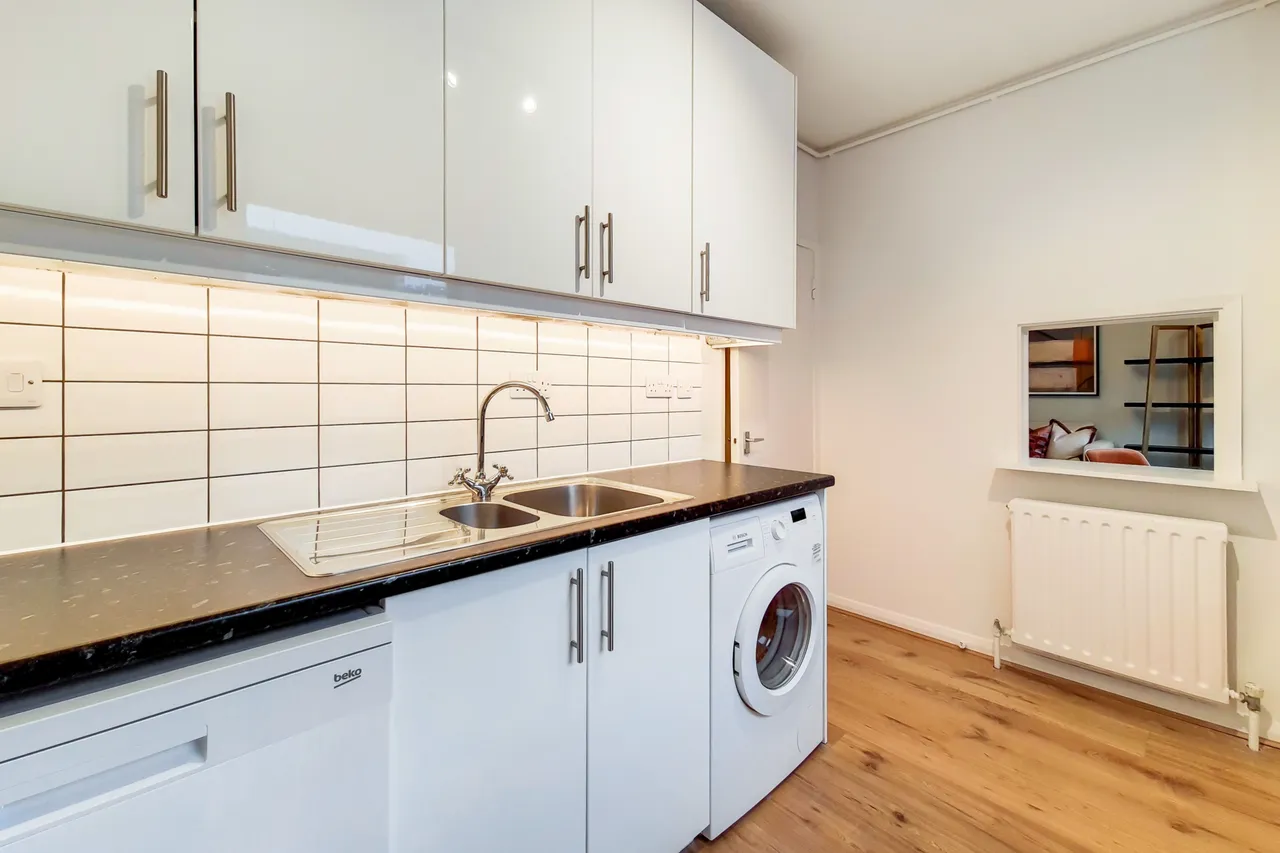 Flat 3, 161 Fulham Road, London, photo 9
