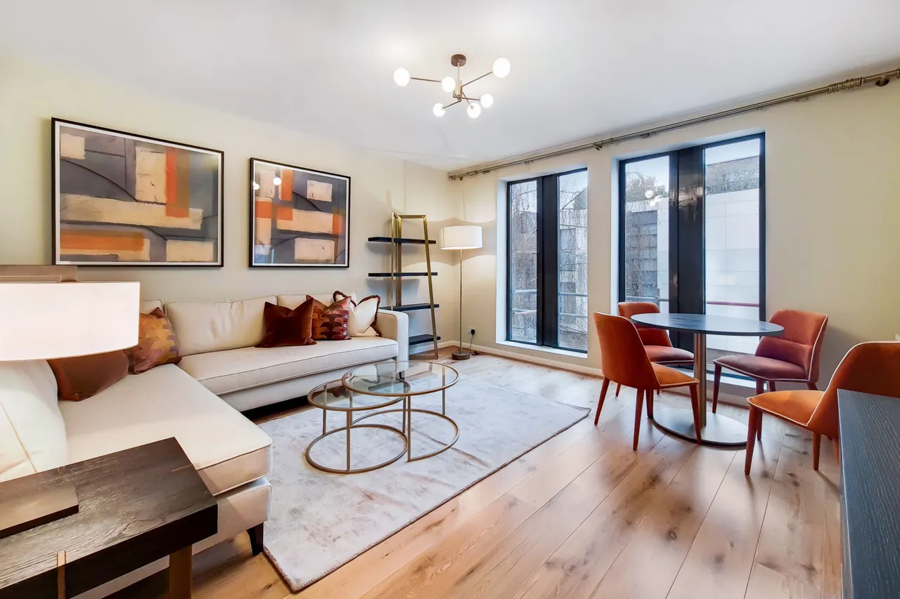 Flat 3, 161 Fulham Road, London, photo 8
