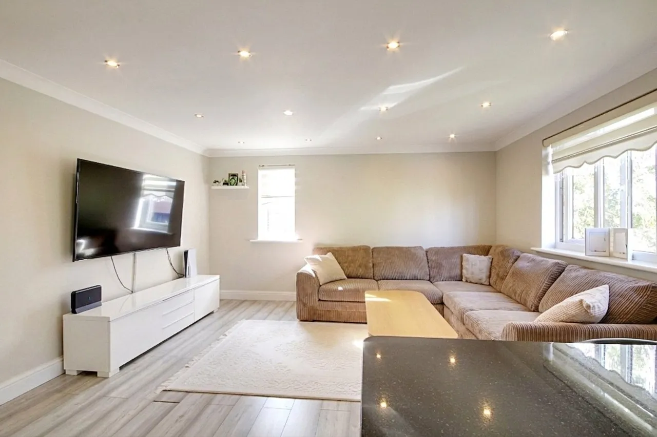 Celadon Close, photo 4