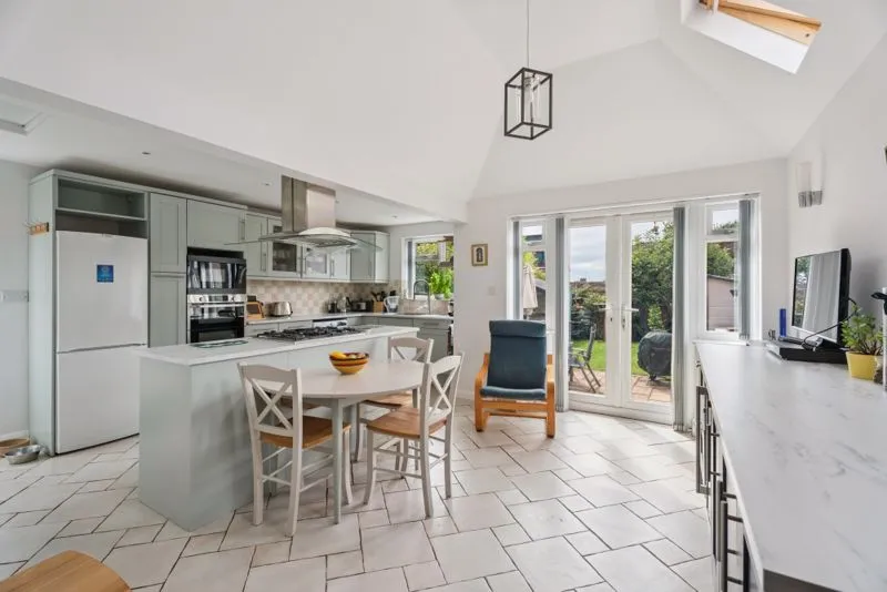 Evenlode Road, Bourne End SL8 5ND, photo 2