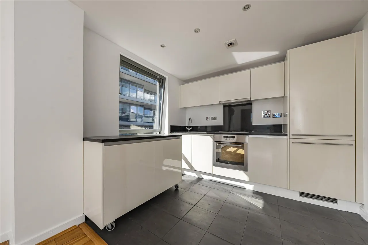 Great West Road, Brentford, TW8, photo 10