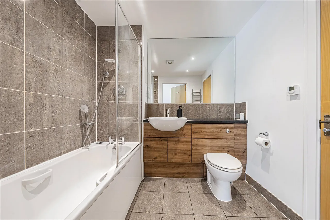 Great West Road, Brentford, TW8, photo 12