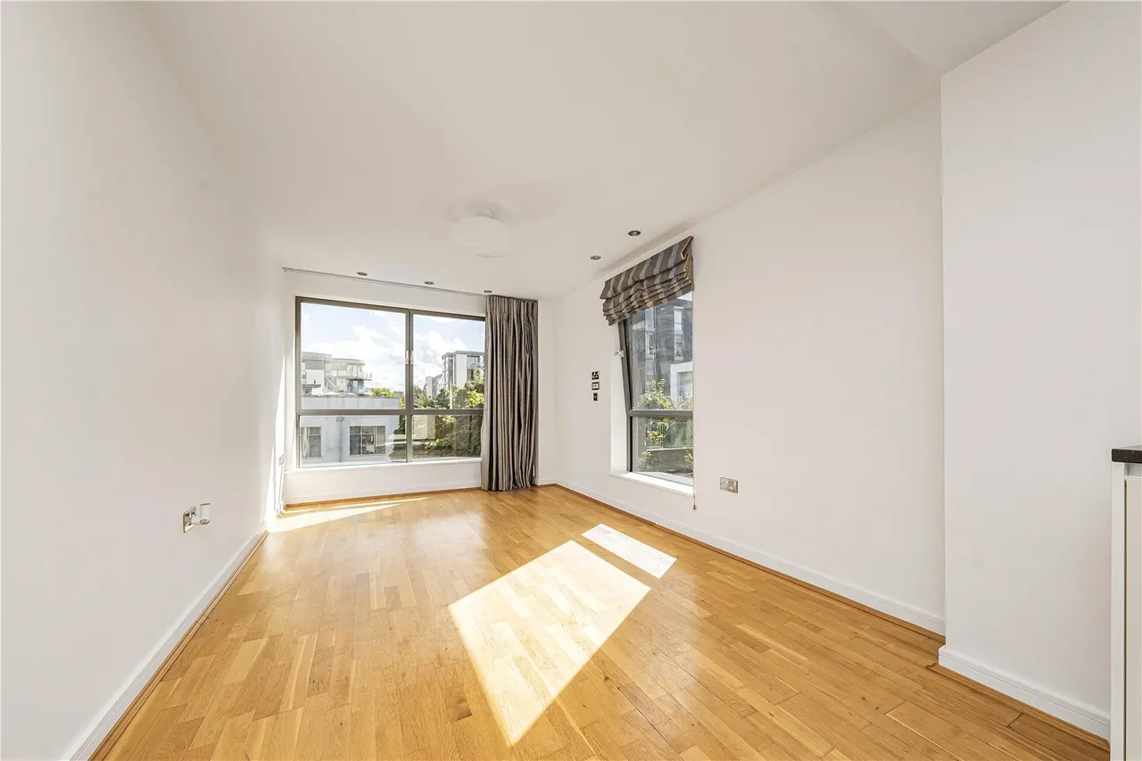 Great West Road, Brentford, TW8, photo 3