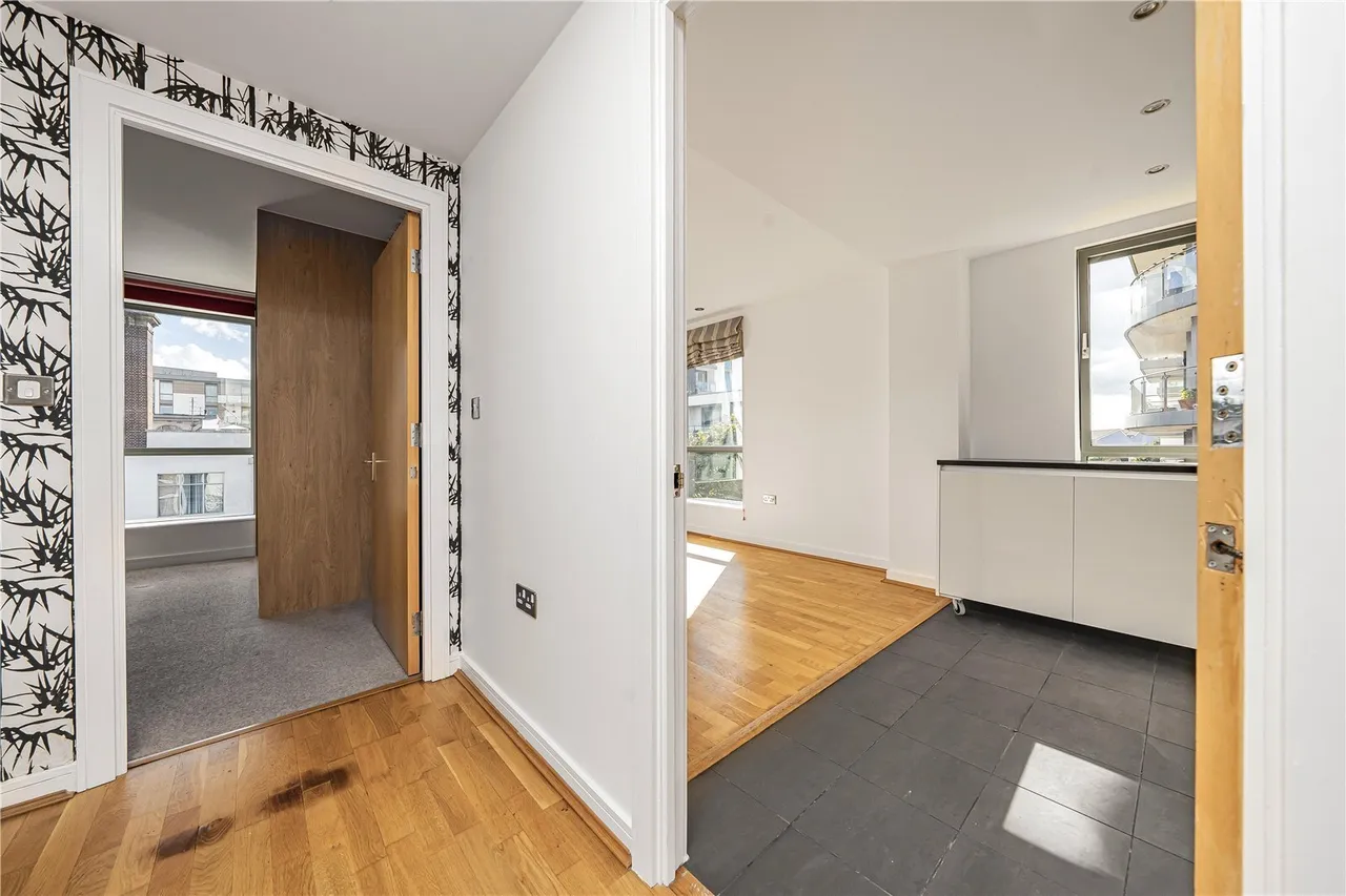 Great West Road, Brentford, TW8, photo 9