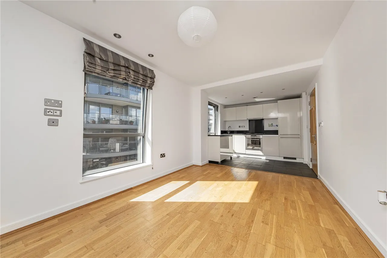 Great West Road, Brentford, TW8, photo 5