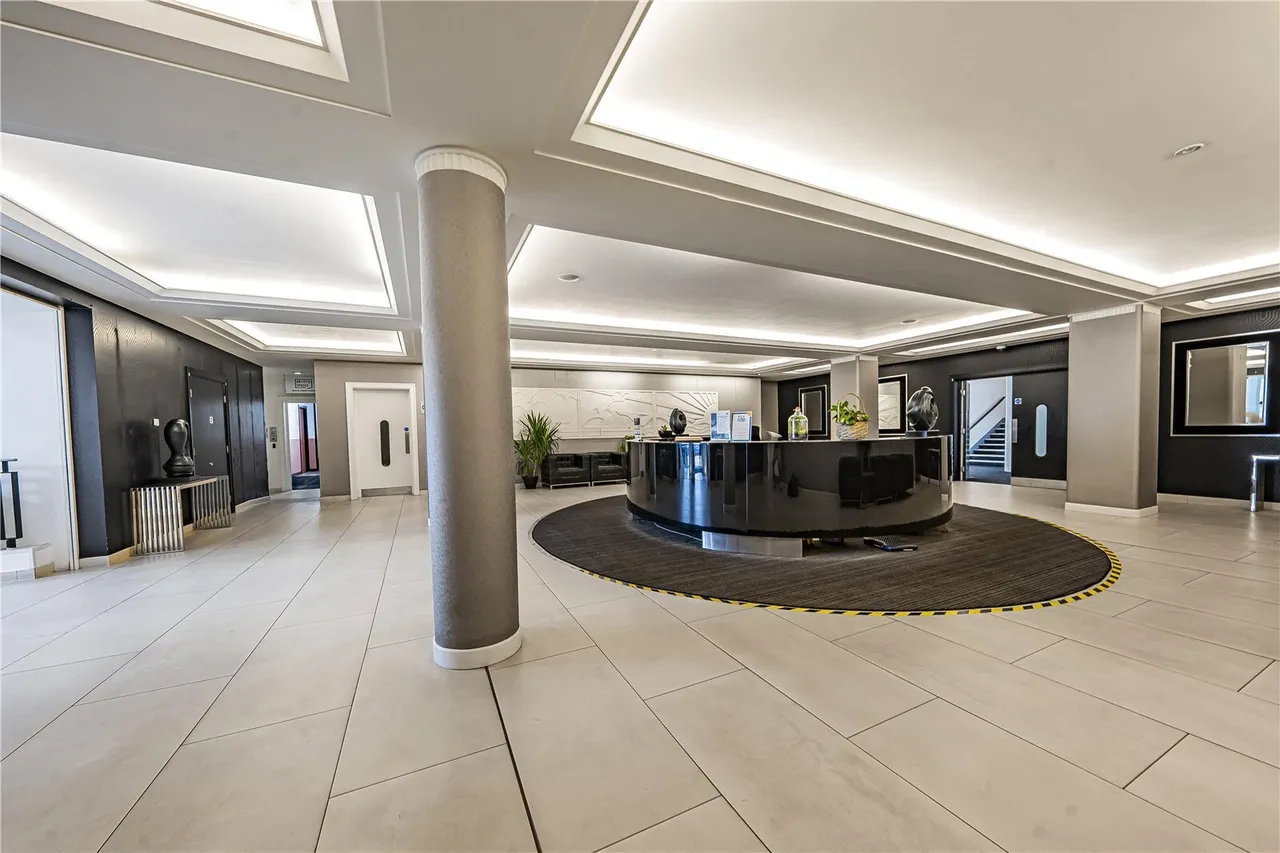 Great West Road, Brentford, TW8, photo 6