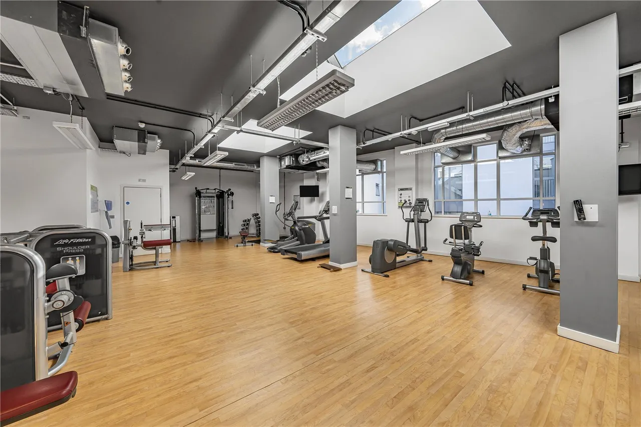 Great West Road, Brentford, TW8, photo 8