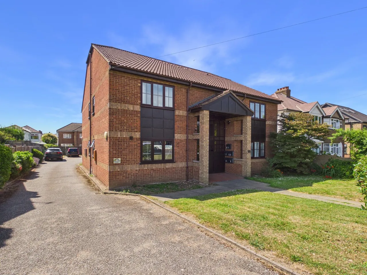 London Road, Ashford, TW15, photo 6