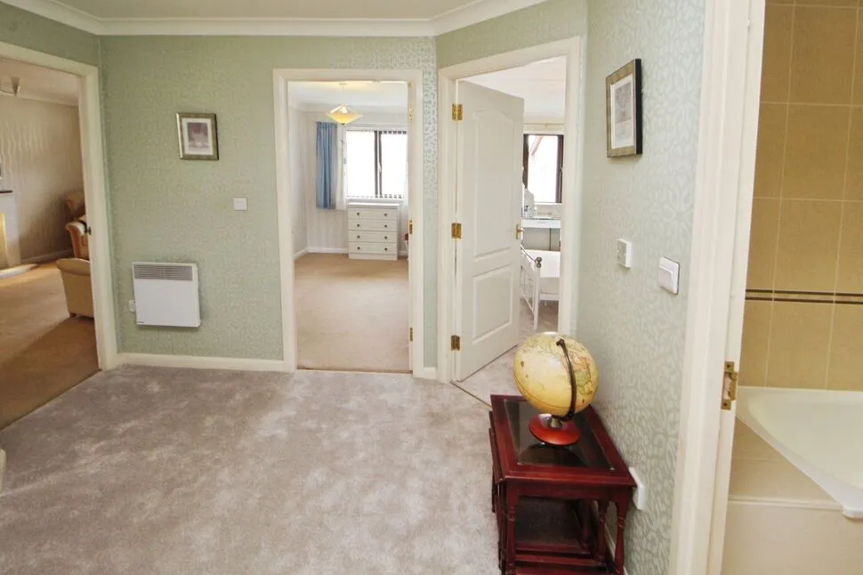 Newshaw Lane, Hadfield, Derbyshire, SK13, photo 9