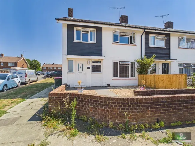 3 bed house for sale — Cuckmere Crescent, Gossops Green