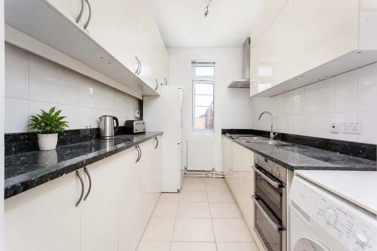 Belsize Avenue, Belsize Park, NW3, photo 3