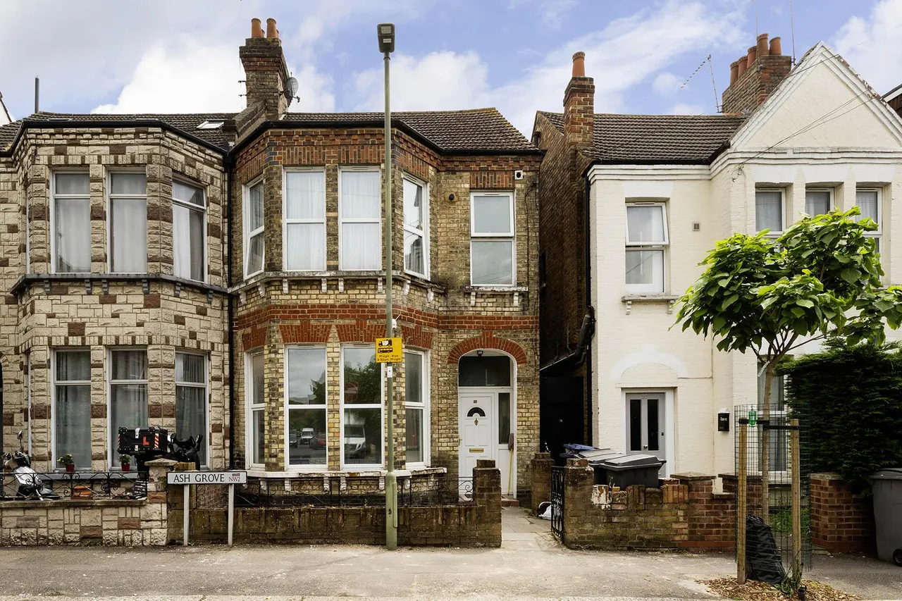 Ash Grove, London, NW2, photo 5