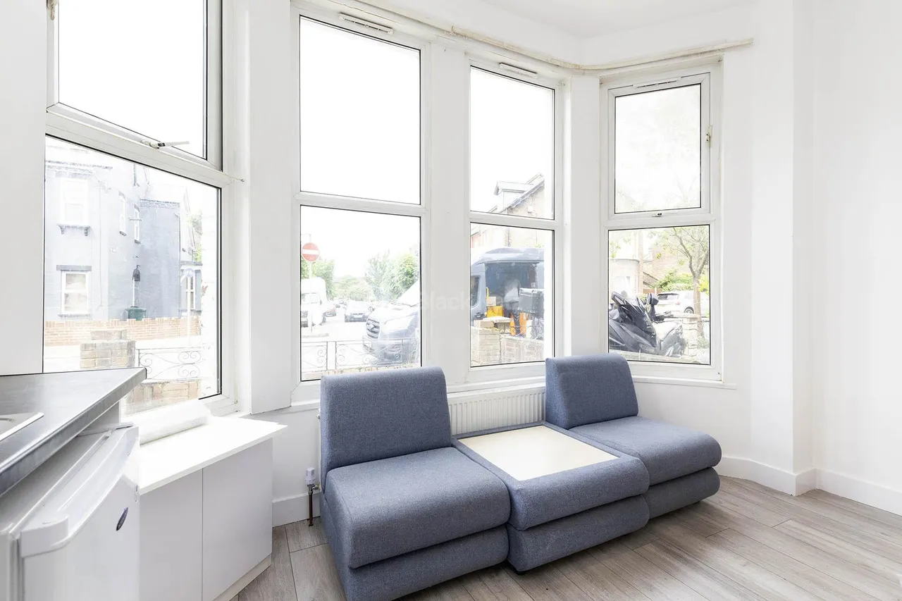 Ash Grove, London, NW2, photo 4