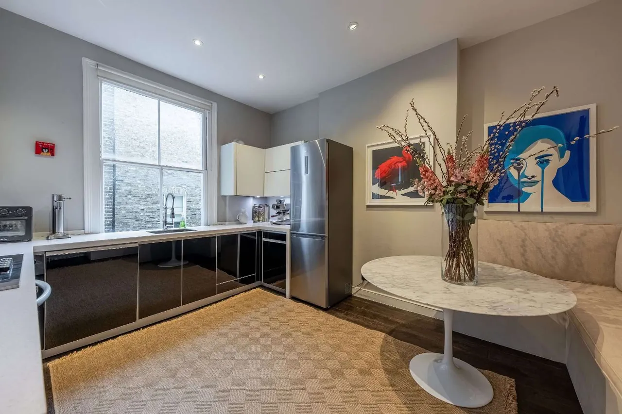 Abingdon Road, London, United Kingdom, W8 6AW, photo 4