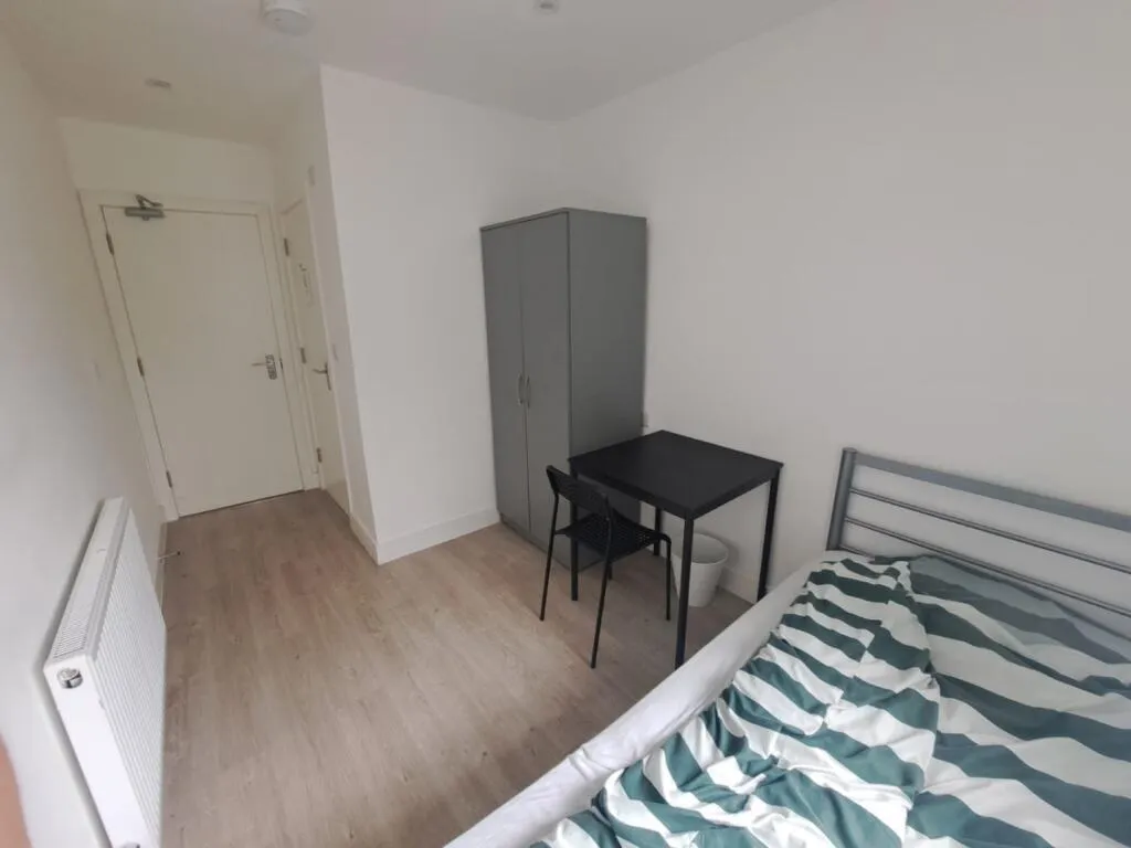 Allenby Road, Greenford, photo 6