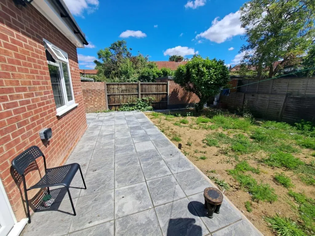 Allenby Road, Greenford, photo 10