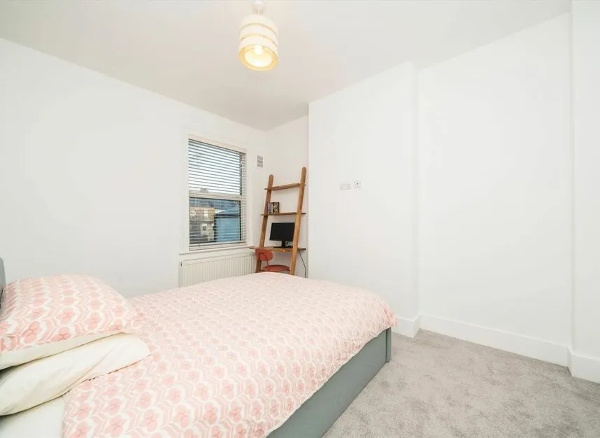 Whitestile Road, Brentford, TW8, photo 6