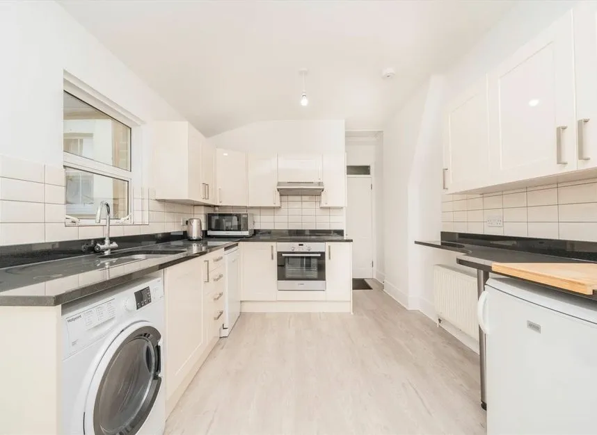 Whitestile Road, Brentford, TW8, photo 4