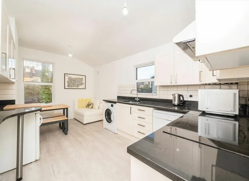 Whitestile Road, Brentford, TW8, photo 3