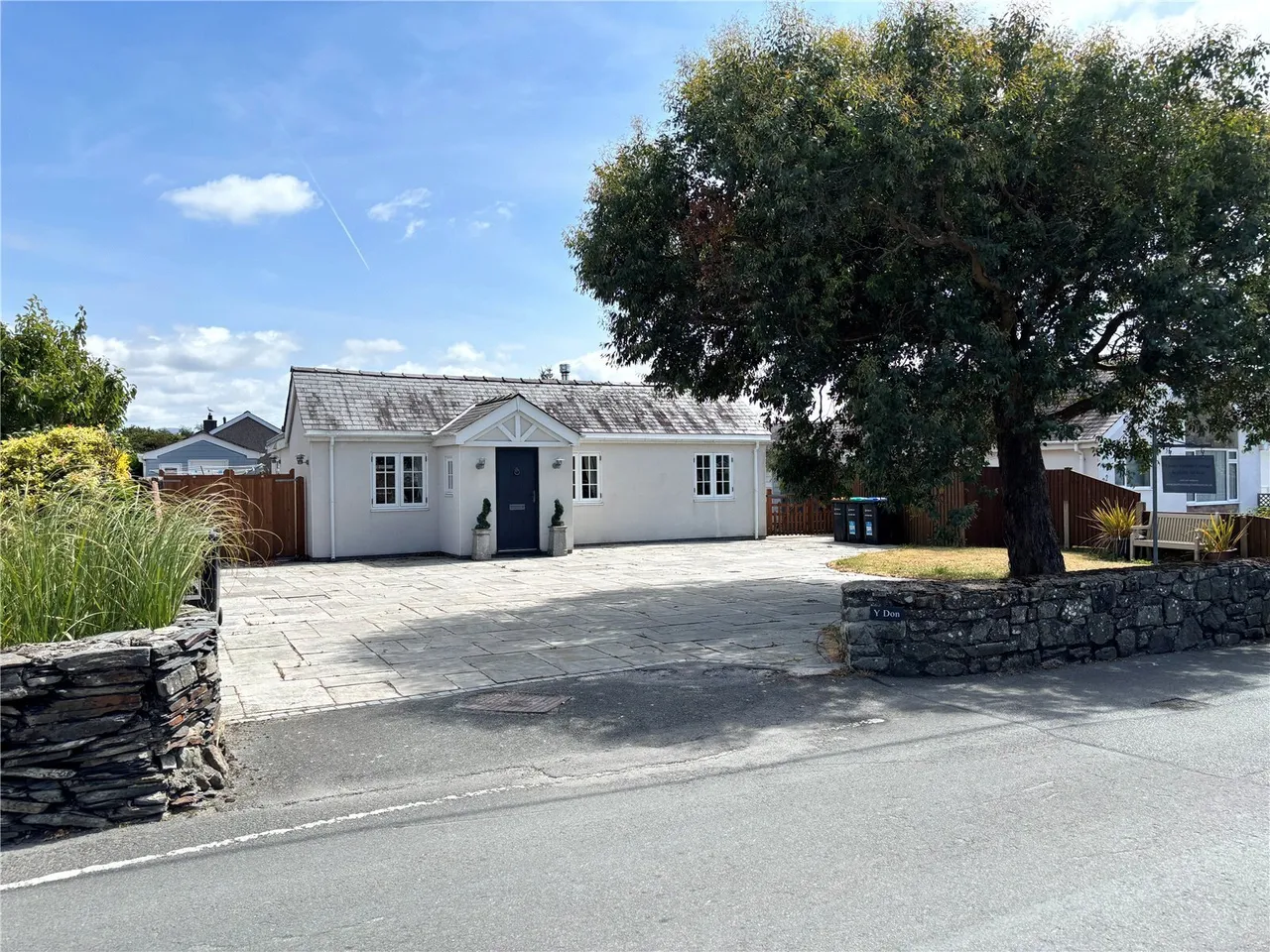 3 bed house for sale, Beach Road, Morfa Bychan, LL49