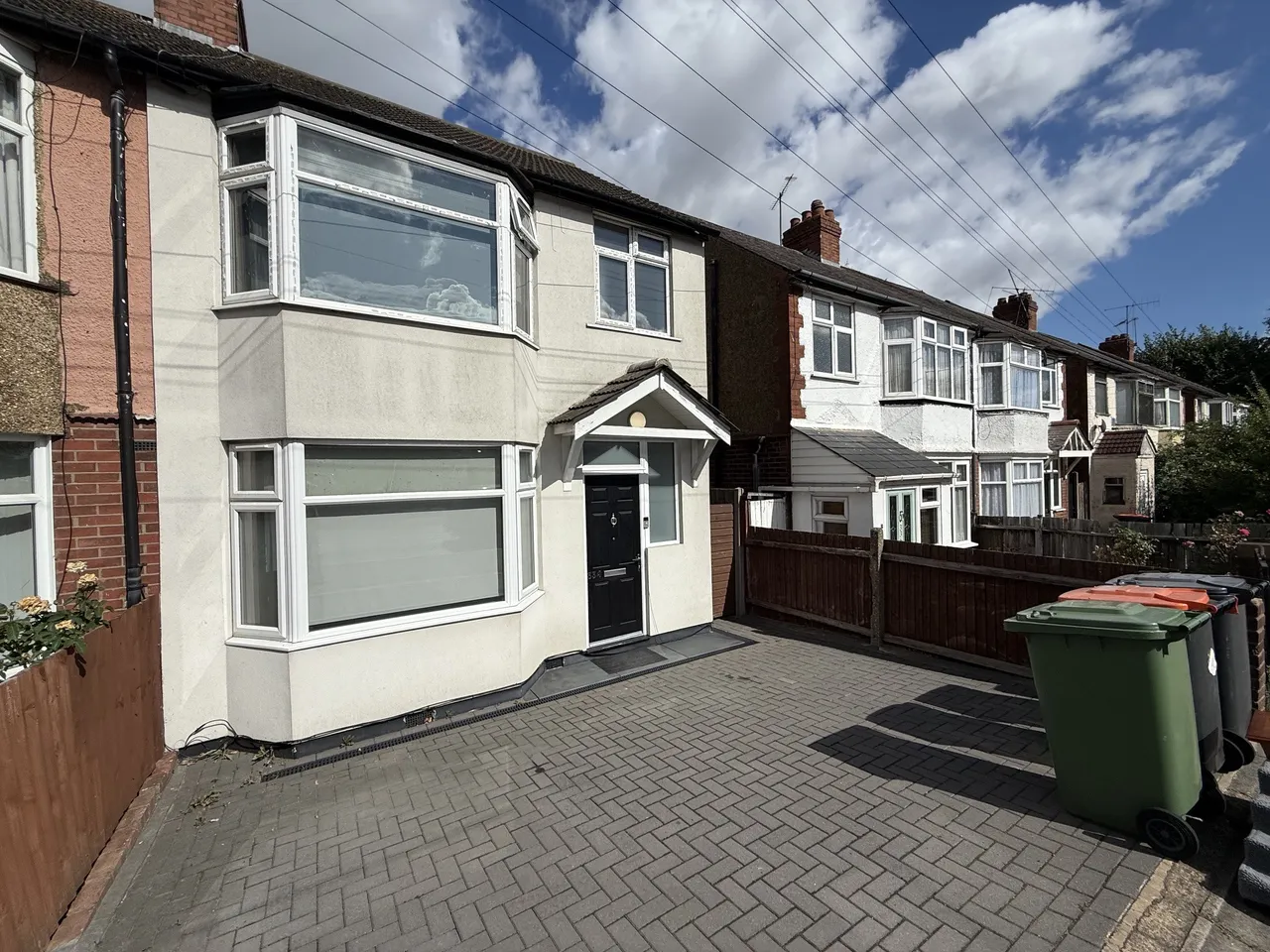 5 bed house to rent — Luton Road