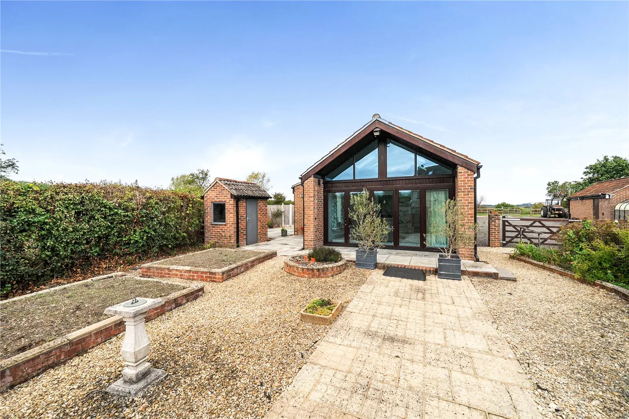 Bladon Hill, Kingsbury Episcopi, TA12, photo 27