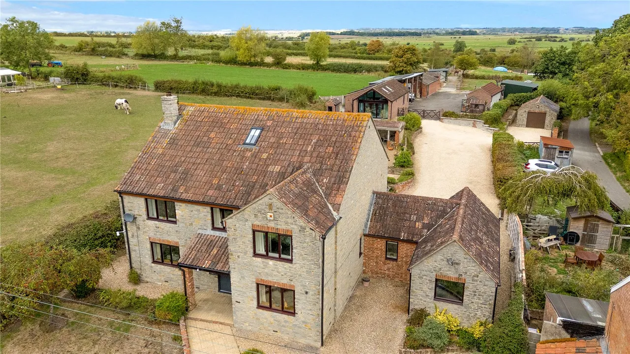 Bladon Hill, Kingsbury Episcopi, TA12, photo 22