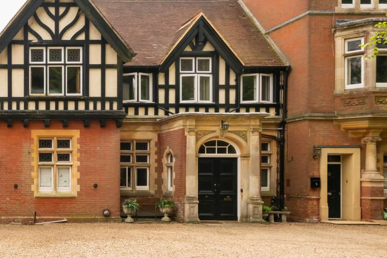 4 bed house for sale — War Coppice Road, Caterham, Surrey, CR3 6EQ