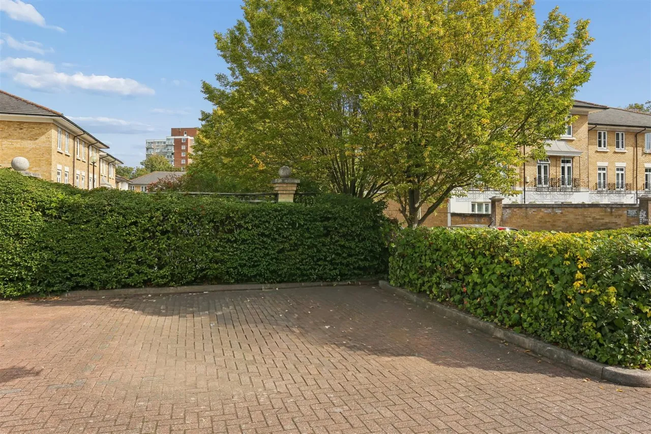 Kingswood Drive, Sutton, SM2, photo 29